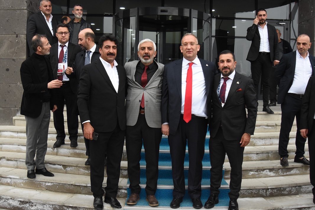 mehmettaskin__'s tweet photo. Dostlarımız,
Birlik seçimimizi Sizlerin desteğiyle 171 sayılık çok ciddi oy farkıyla kazandık. Ramazanda kıymetli vakitlerinizi ayırıp, yalnız bırakmadınız
Seçimler kazanılıp-kaybedilir fakat Bizim gibi yol arkadaşlığı olanlar kaybetmeyecektir
BİZ KAZANDIK, BİRLİKTE KAZANDIK … https://t.co/905KEBIiu5