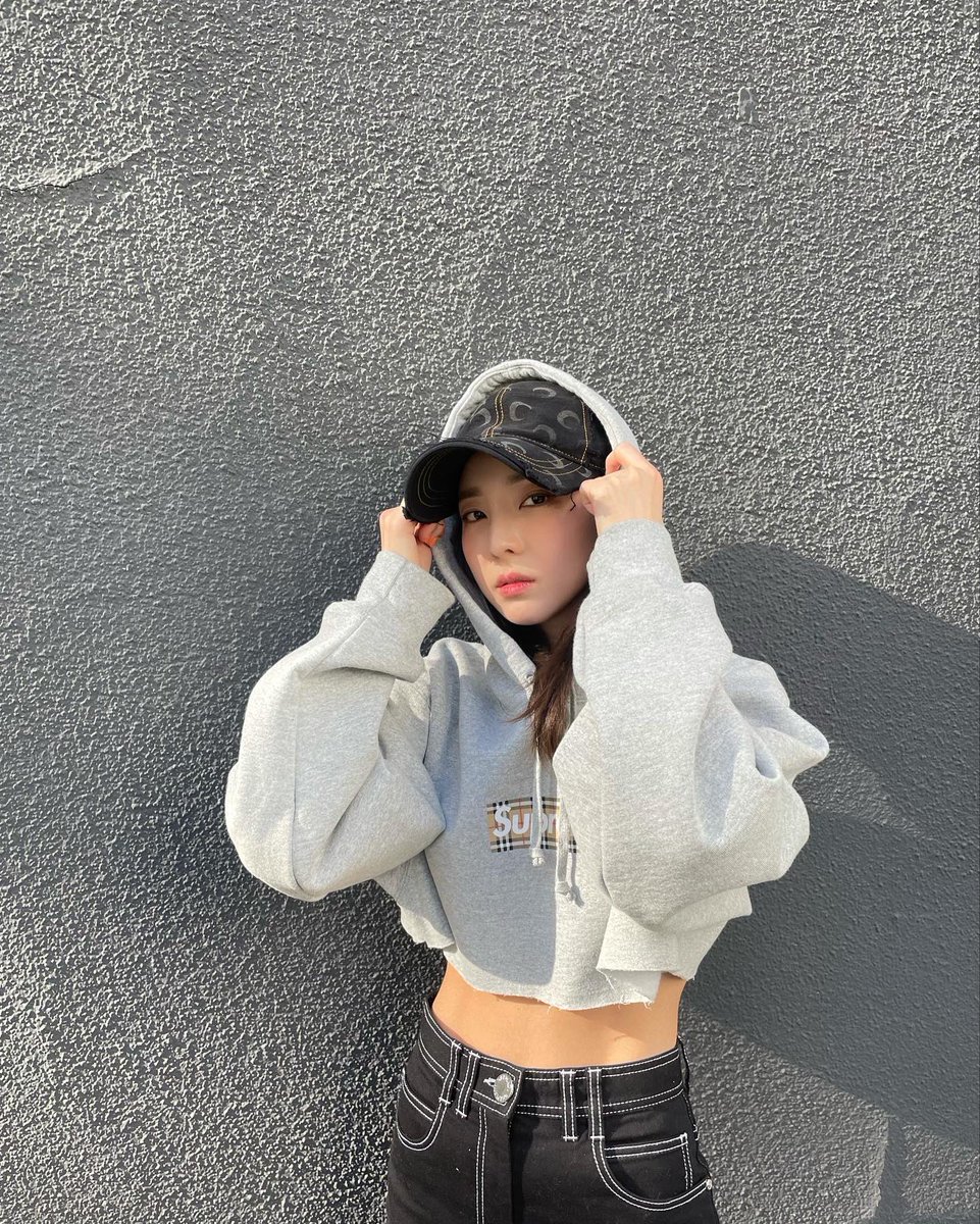 krungy21's tweet photo. Don’t worry about my shoes 😜 https://t.co/taILg9KGkC