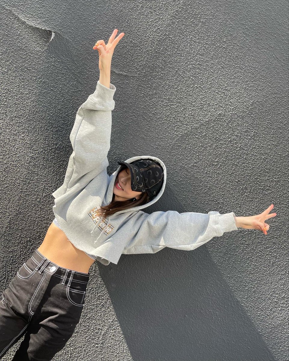 krungy21's tweet photo. Don’t worry about my shoes 😜 https://t.co/taILg9KGkC