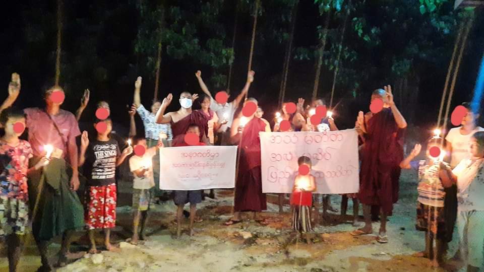 Wamtha2021's tweet photo. ပြည်ကြီးတံခွန်သပိတ်အင်အားစုရဲ့
စစ်အာဏာရှင်တော်လှန်ရေး ညသပိတ်...

ကမ္ဘာမကျေဘူး
သွေးမအေးဘူး
အနိုင်တိုက်မယ်

#အရေးတော်ပုံအောင်ရမည် 

#PrayForMyanmar 
#HearTheVoiceOfMyanmar #WhatsHappeningInMyanmar #2022Apr18Coup

#အဂ္ဂဝံသ https://t.co/RPcb8DMC3W