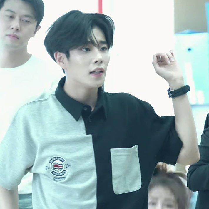d8hyn's tweet photo. EYES DOWN DEAN, EYES DOWN!!!! WHY ARE YOU LOOKING AT MY MAN LIKE YOU GON DEVOUR HIM I GET THAT HE'S PRETTY BUT EYES!! DOWN!!!
#MJAMIE https://t.co/OtRWOa5uKk