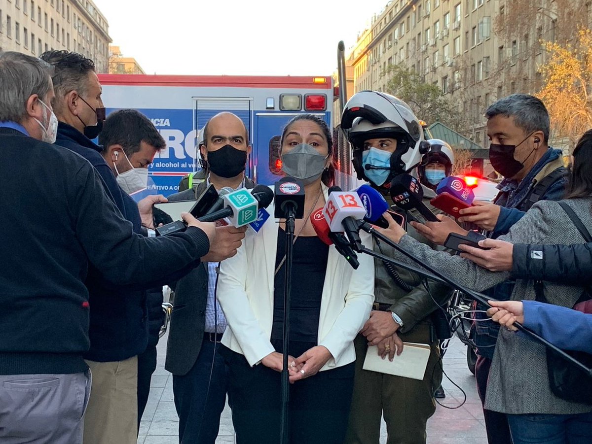 Senda_gob's tweet photo. 🔴SENDA junto a @Conaset  y @Carabdechile realizaron balance nacional de la movilidad en el país, controles preventivos, accidentes de tránsito, entre otros. Los operativos #ToleranciaCero sacaron de circulación a 96 conductores que manejaban bajo los efectos de alguna droga. https://t.co/RBz0y7UD2t