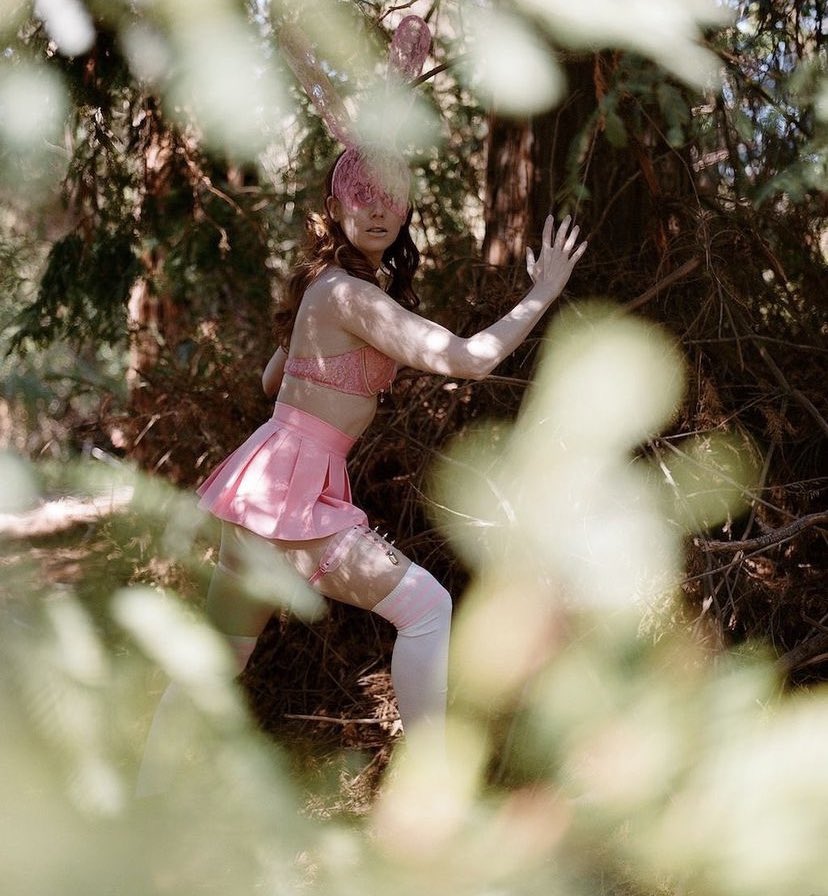 badpostalisonb's tweet image. don’t forget to watch roar out now on apple tv+ !