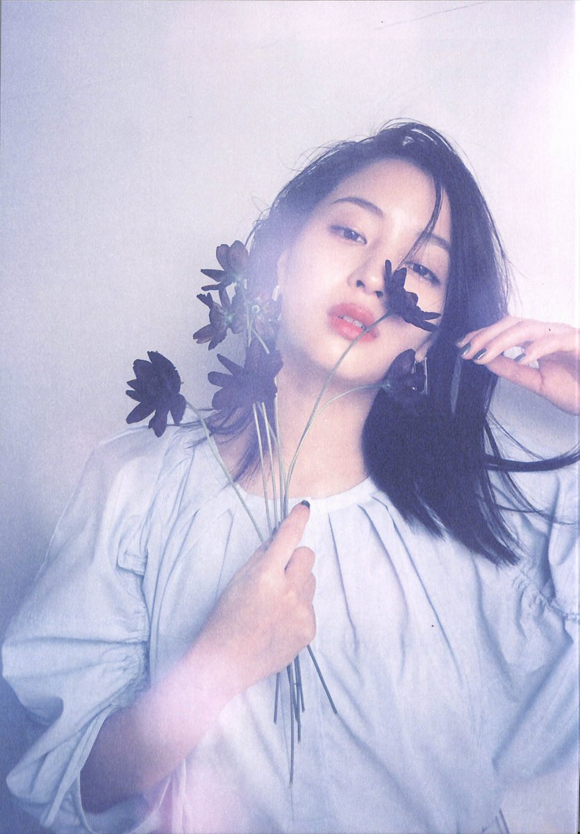 suzestful's tweet photo. EVERYONE DON'T MOVE LOOK AT THIS QUEEN

Hirose Suzu for Barfout magazine May 2022 issue

#広瀬すず #流浪の月 https://t.co/F76Gb5NTm2