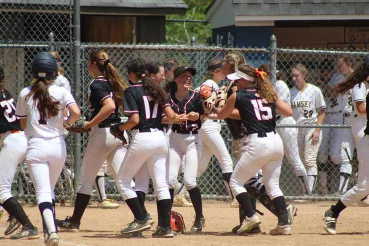 TenaflySchools's tweet photo. Let's go Tigers! Vote for Claire Guitmann for softball player of the week! https://t.co/DkNmF7hqb4 via @northjersey @GOTHSTIGERS @THS_VP #TeamTenafly #TenaflyPublicSchools https://t.co/zgrxmsmCiA