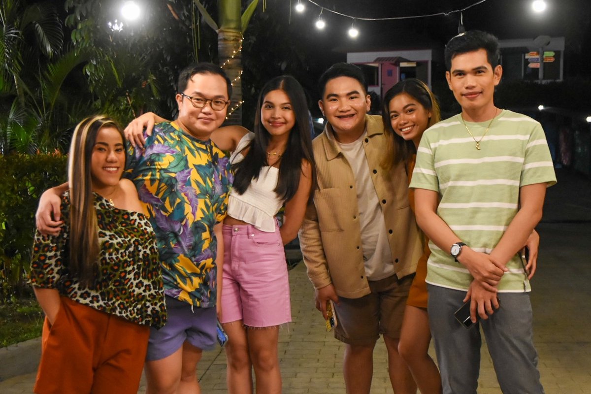 mainedcm's tweet photo. Summer pa din talaga kaya itonodo na namin ang mga summer activities na pwede niyong gawin with your family and friends! Buong linggo tayong susubok ng iba’t ibang water slides and rides kasama ang mga TikTokeristz na sina Bernie, Charuth, and Jomar sa #MaineGoals! ☀️🌊 https://t.co/LNJgo0EEVt