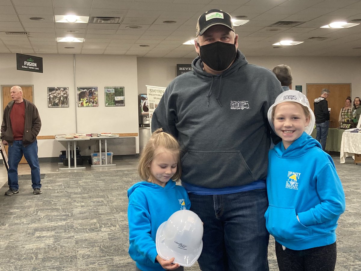 NODPC1's tweet photo. April is #safediggingmonth and we spent the day @countrysideohio Winter Farmers’ Market sharing with shoppers the importance of Safe Digging. It was a great event! https://t.co/194QHdLhEy