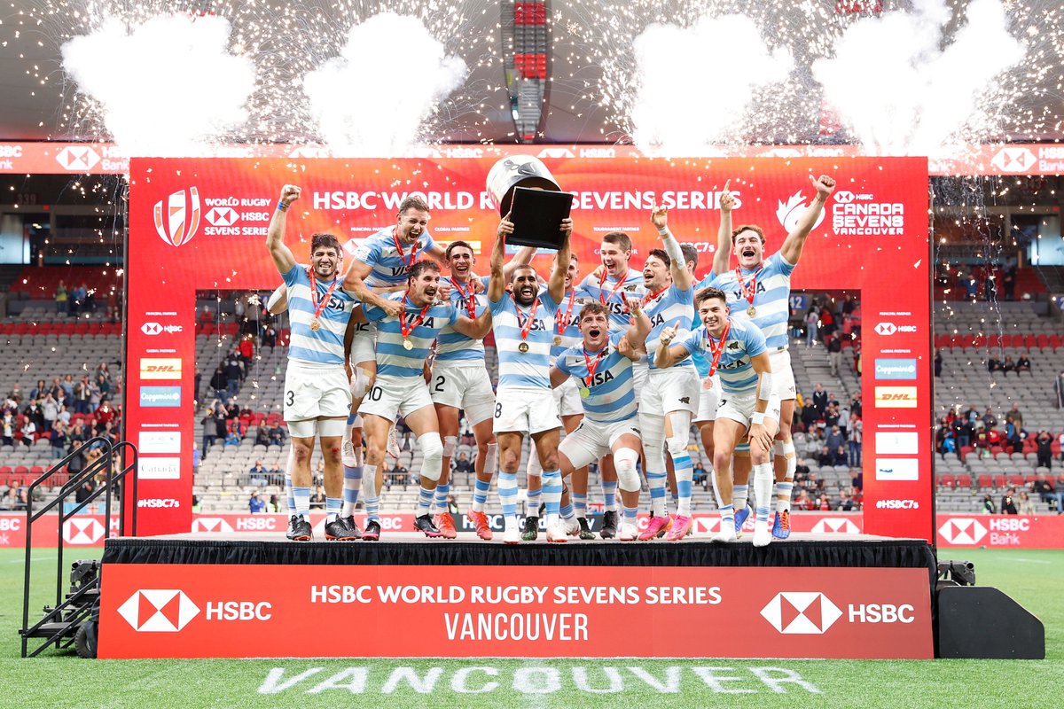AndresPando_'s tweet photo. Ya habían hecho historia con la medalla de bronce en Tokio. Ahora escribieron otro capítulo en Vancouver saliendo campeones en el Circuito Mundial después de 13 años. Lo de estos Pumas 7s, con Gómez Cora a la cabeza y Marcos Moneta como figura, es una cosa de locos. #Rugby https://t.co/jkTPf5wLik