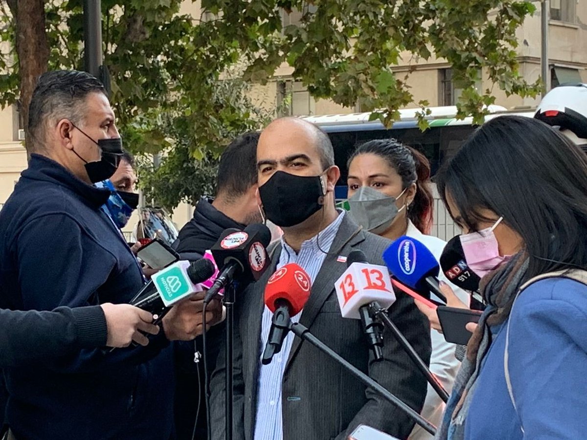 Senda_gob's tweet photo. @conaset @Carabdechile Director Nacional @ccharme: "La libertad que nos ha dado el fin de la restricción de movilidad por la pandemia tiene que ir acompañada de responsabilidad y respeto con la vida de todas las personas".

#ToleranciaCero a la conducción bajo la influencia del alcohol y otras drogas. https://t.co/Mk9zCveNqk
