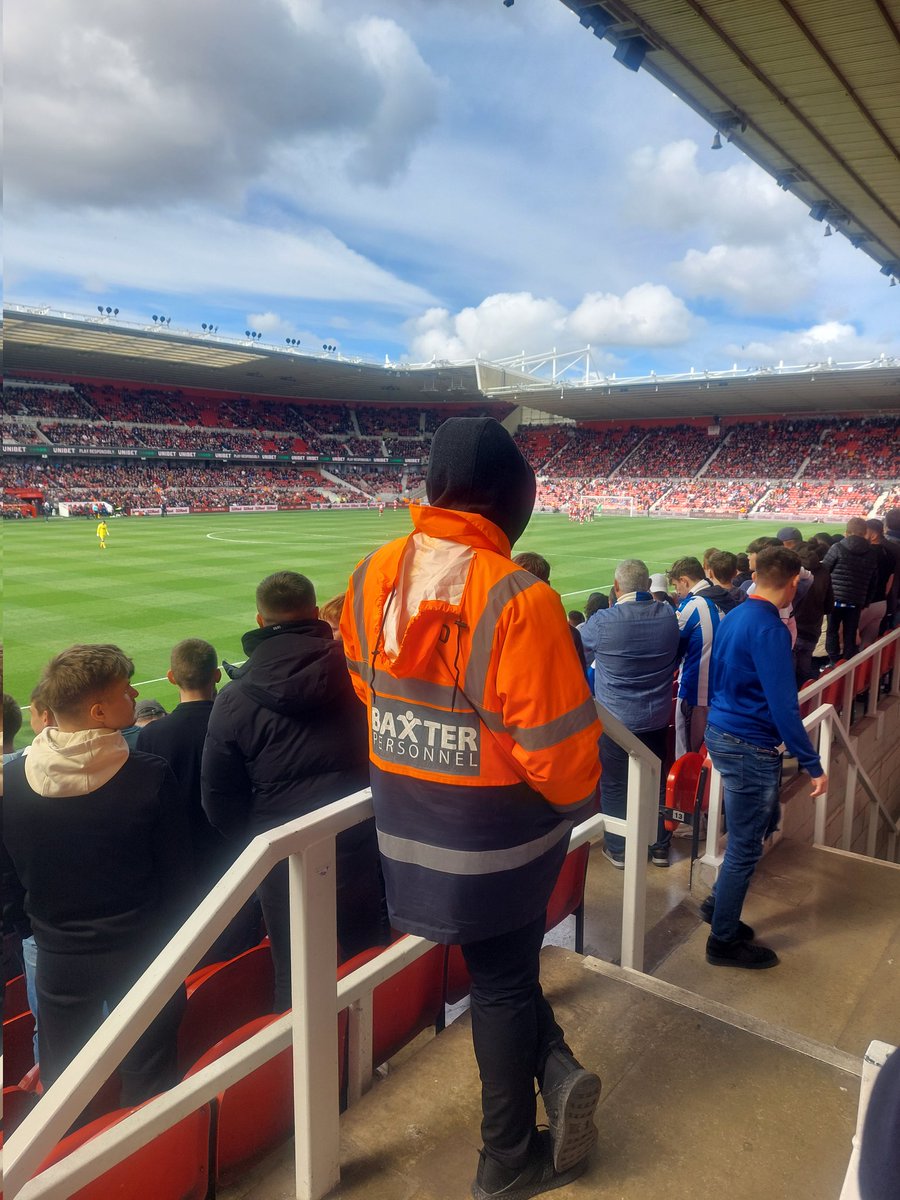 Brownbread81's tweet photo. £107 on 4 tickets for the game at Middlesbrough Fc, the steward has a far better view than those of us who have paid to watch it! @htafc @Boro #htafc #mfc https://t.co/0WBcNct5cU