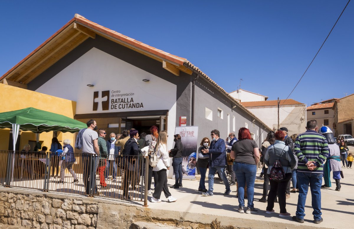 TeruelExiste_'s tweet photo. Este puente se realizó la jornada de puertas abiertas al Centro de interpretación de la #BatalladeCutanda, que recomendamos visitar para conocer su historia⚔️

Miembros del Movimiento ciudadano #TeruelExiste asistieron, junto a la senadora @bmlarred y el diputado Tomás Guitarte https://t.co/4nkZ6jsCNF