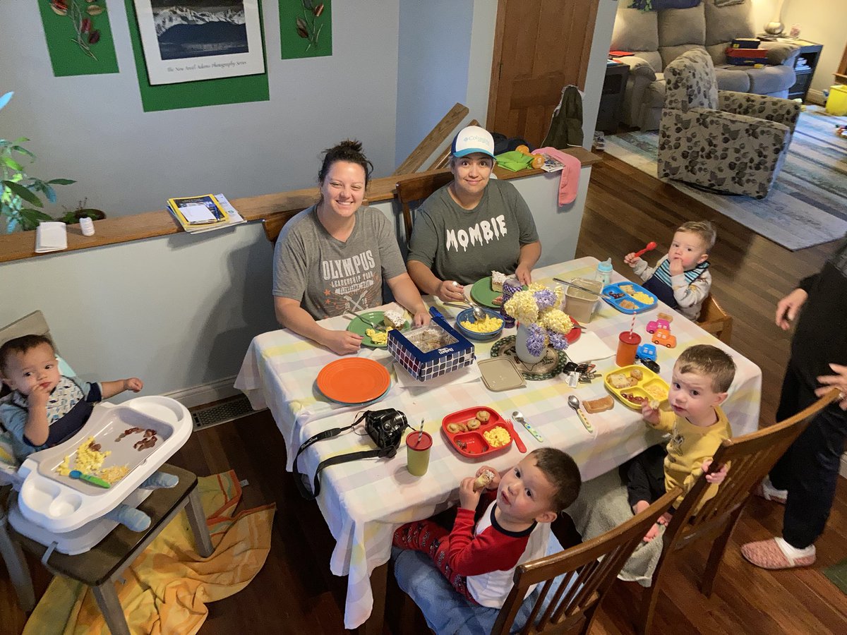 MichaelSMurray2's tweet image. Crazy rainy Monday. All four grandkids. Plus my beautiful daughter and daughter-in-law.