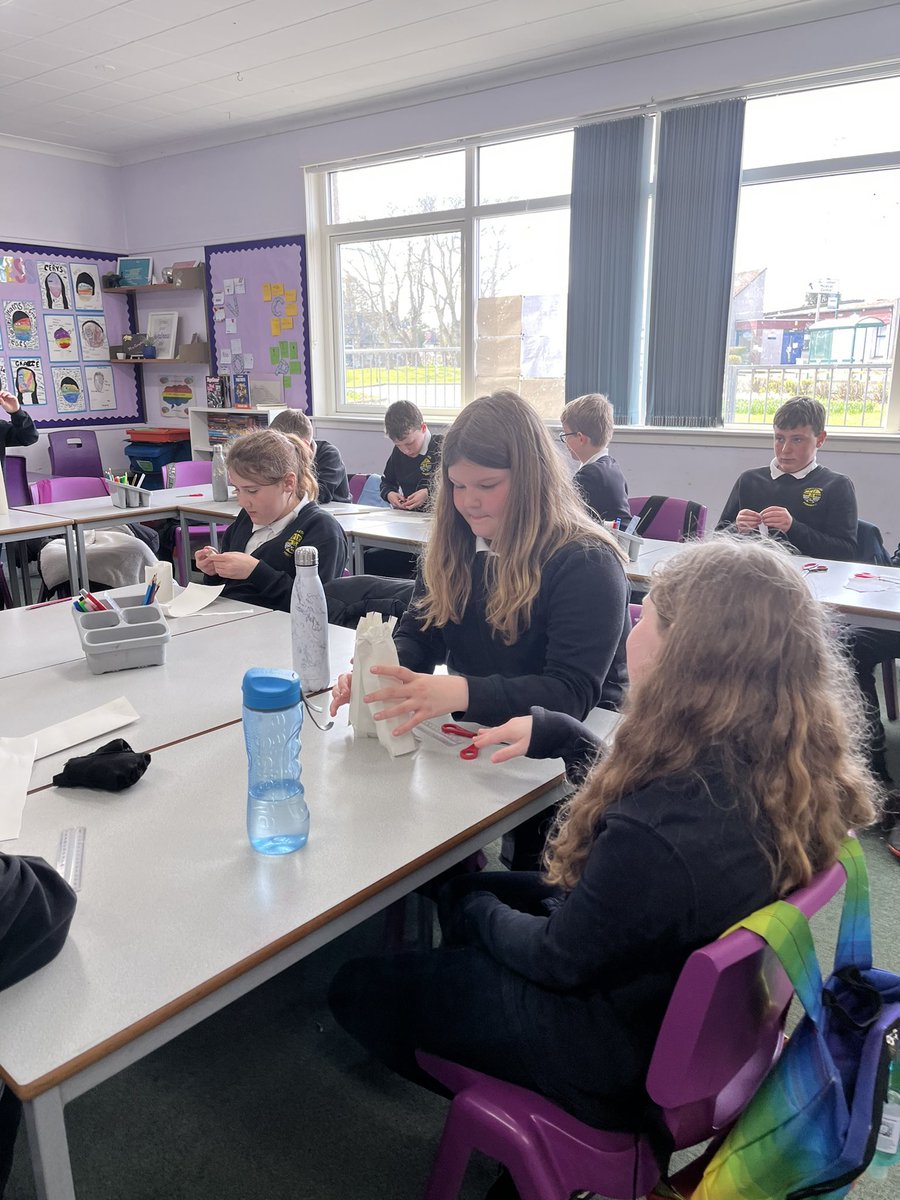 Portyschool's tweet photo. Using a range of paper folding and cuts, P7CR tried to create a tall and stable tower out of one sheet of A4 paper. #STEM #BPeducation https://t.co/KenMUJRhi6
