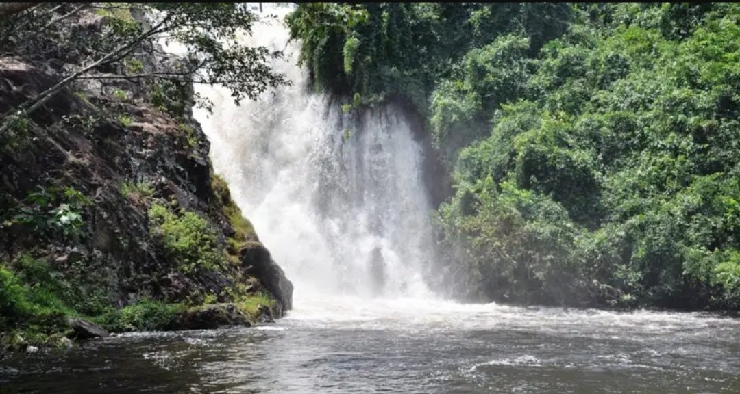 FactsAboutUganda:- Ssezibwa Falls, all around the world, there are well known falls distinctive because of their scenic uniqueness such as Victoria Falls, Niagara Falls among several other falls.  #VisitUganda #ExploreUganda