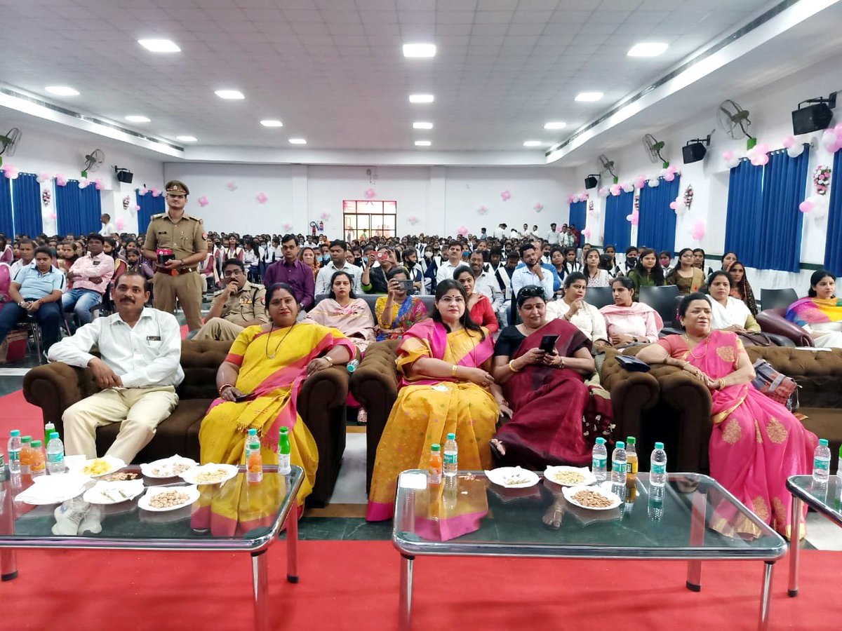 Abha4BJP's tweet photo. रूमा कानपुर स्थित #Allenhouse कॉलेज में कानपुर पुलिस अधीक्षक आउटर अजीत सिन्हा जी द्वारा आयोजित #मिशनशक्ति कार्यक्रम में उपस्थित रहना हुआ।
@myogiadityanath @Satishmahanaup
#MissionShakti https://t.co/SaiF44DBka