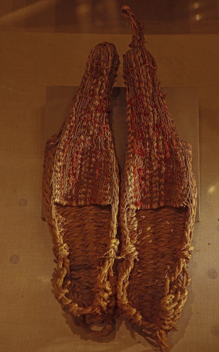 bhat_abid's tweet photo. Kashmiri footwears of old times
#Chapal #Pulhour #kashmiri #footwear https://t.co/eKBOtRUlD1