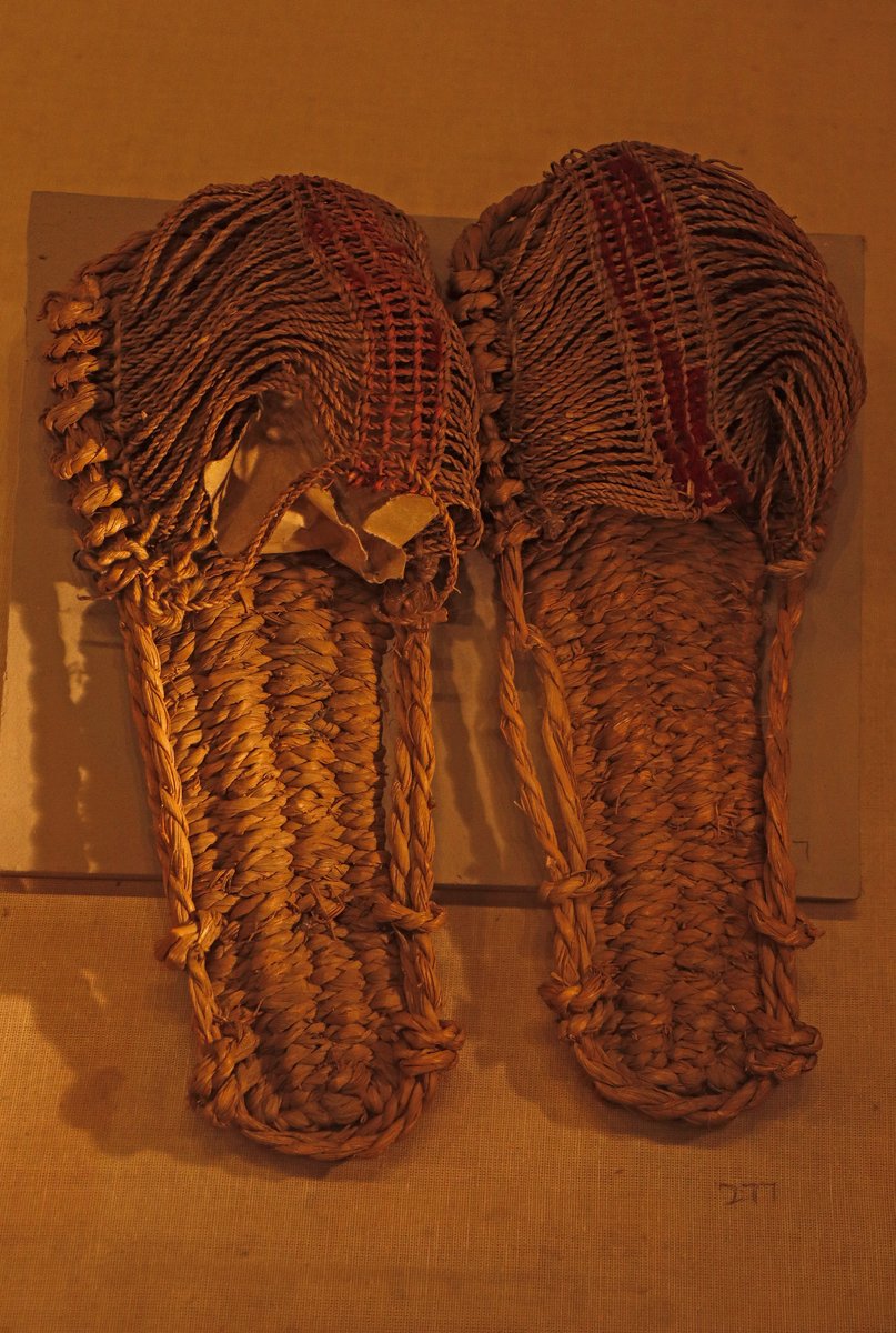 bhat_abid's tweet photo. Kashmiri footwears of old times
#Chapal #Pulhour #kashmiri #footwear https://t.co/eKBOtRUlD1