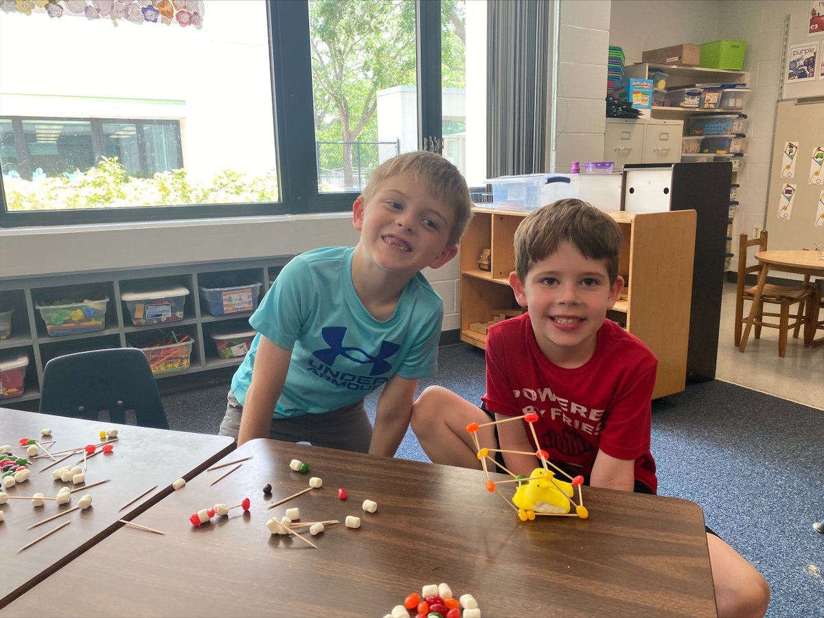 These kinders at Ozona ES explored 3D shapes as they constructed a home for their Peep using toothpicks and jellybeans. We love the seasonal tie-in with this #STEMchallenge!

📸Mrs. Light's Class