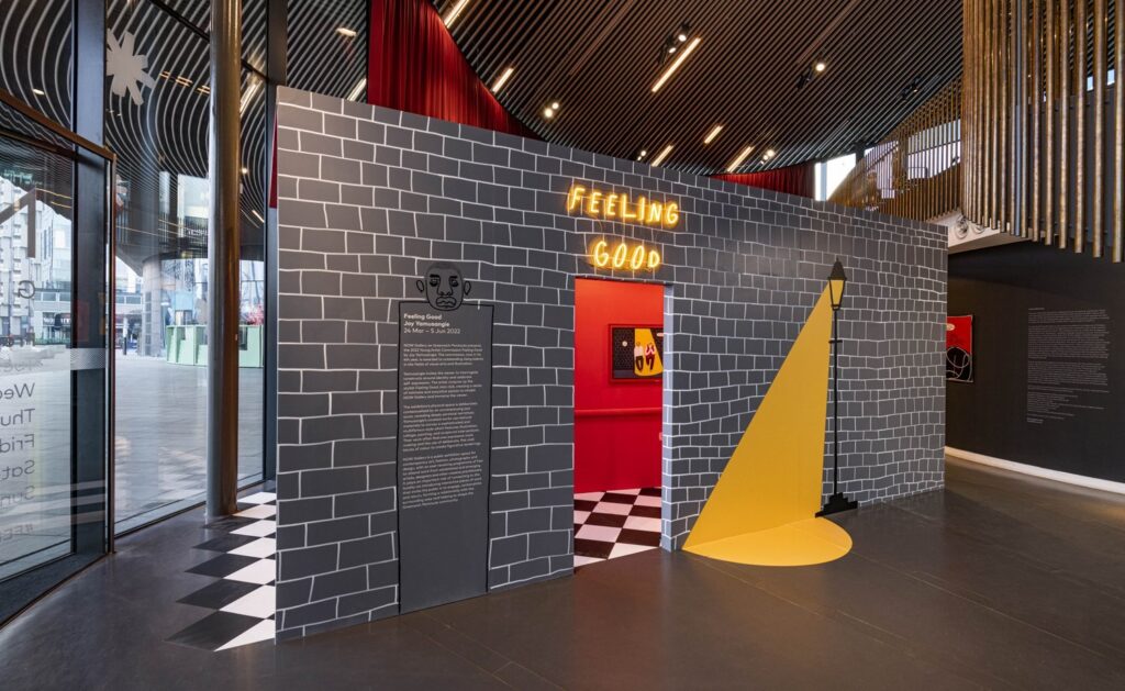LondonArtCritic's tweet photo. An immersive jazz club has popped up at @NOWGallery in Greenwich. Pop in, sit at the bar and play the piano before it goes. It's one of my top 5 for @worldofFAD https://t.co/m7iJ8ImCg3 https://t.co/sVDBMhr7GL