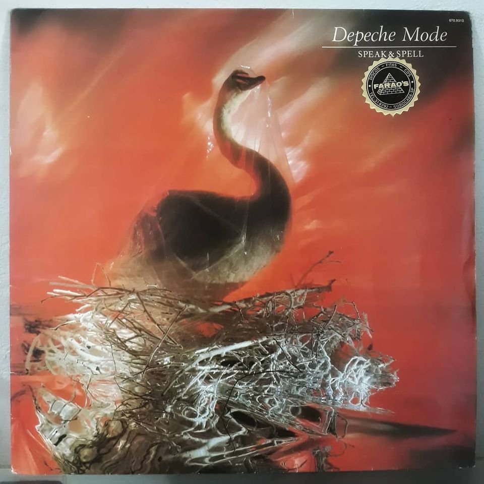 RogerioRocker's tweet photo. Há 1 ano
Depeche Mode - Speak & Spell #vinil #muterecords #bmgarioladiscos #weadiscos #vinyl #vinylpost #vinylcollection #vinylcollector #discoécultura #lps #longplays #discocollection #turnetable #tocadiscos #gradiente #d35 #gs11 #faraos #museudovinil https://t.co/M4oUDhc9eR