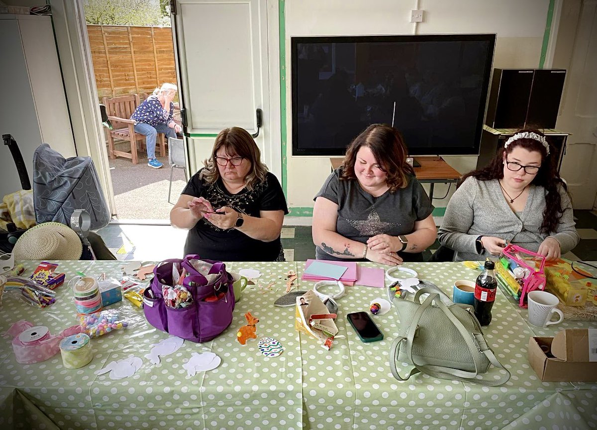 Cohort4Women's tweet photo. This afternoon it is time for our @Cohort4Women Creative Group. A lovely group led by the women themselves. Thanks for agreeing to share this lovely photo 😊 Our women meeting up inside &amp; outside of the space we call home. #CreatingCommunity #inclusion #creativeAbility https://t.co/pjC6qOBw3H