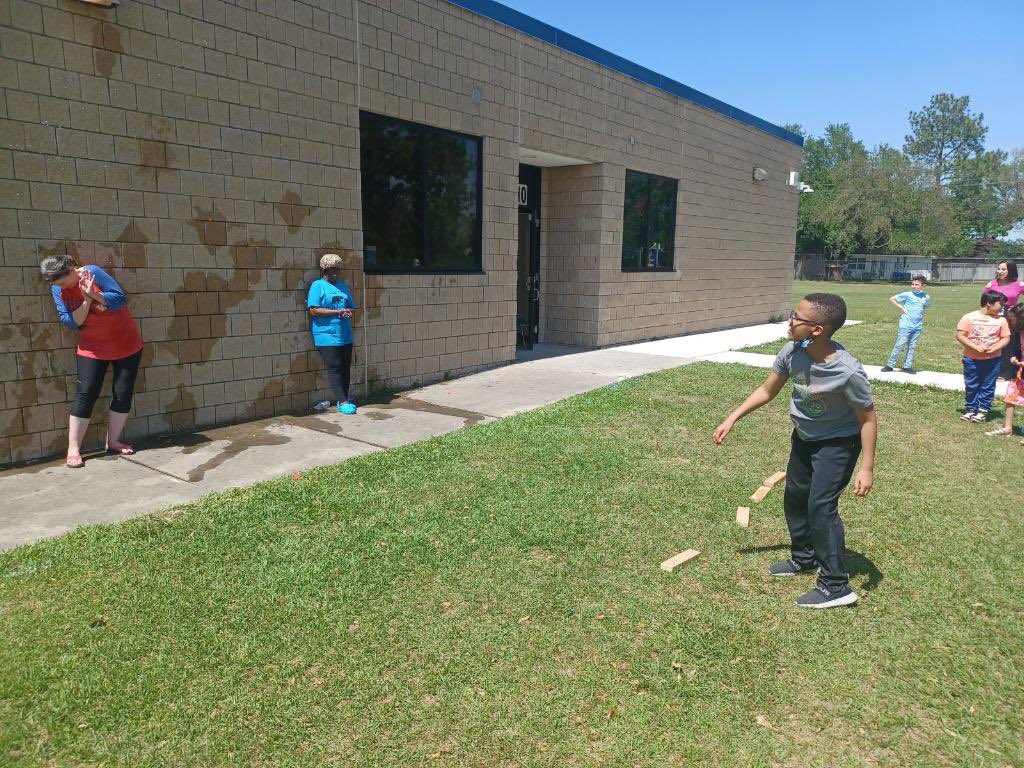 Ms_THammond's tweet photo. Photo dumping!!!!  As an incentive for our Benchmark our awesome students had the chance to throw water balloons at Mrs.Deleon and I and our plus 1 Mrs.Knippa. They had a blast! @McMullanElem #dontgobackwards #whateverittakes https://t.co/mtPZBLgKCp
