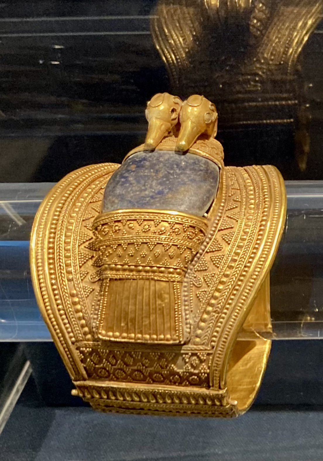Alison Fisk on X: "Gold bracelets of King Ramesses II. Decorated with the heads of two ducks with body created from lapis lazuli. Dynasty 19. Reign of Ramesses II, 1279-1212 BCE. Discovered by chance at Tell Basta (Bubastis), Egypt, during railway construction in 1906. NMEC. #Archaeology https://t.co/bWjkkByUF3" / X