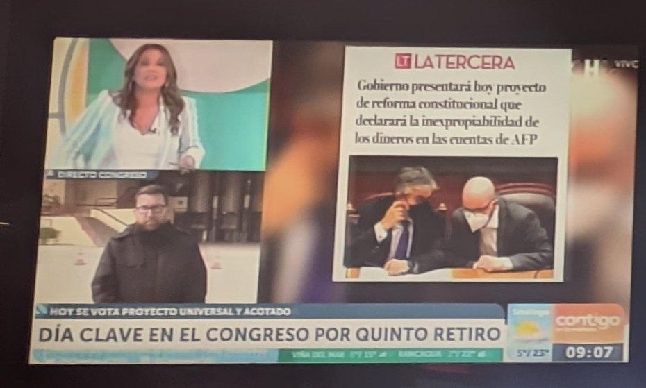 SatanasElDiablo's tweet photo. - "¿Te puedo copiar la tarea?"

- "Bueno, pero cámbiale algo para que no se note"

cc @Televisivamente https://t.co/d5FcLOqDoq