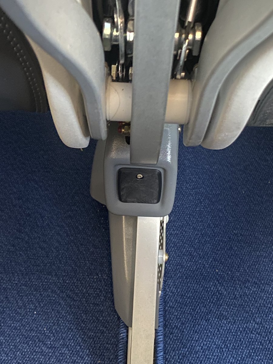 HhButch's tweet photo. @Lufthansa_DE would be great if you not further decrease the service and increase the prices! Today on LH582 again no USB-charging, no wifi. Just plastic cups instead of glasses. No water bottles available. LH Business Class travel experience reached the economy level now. 👎🏻 https://t.co/PcdCRCwasW