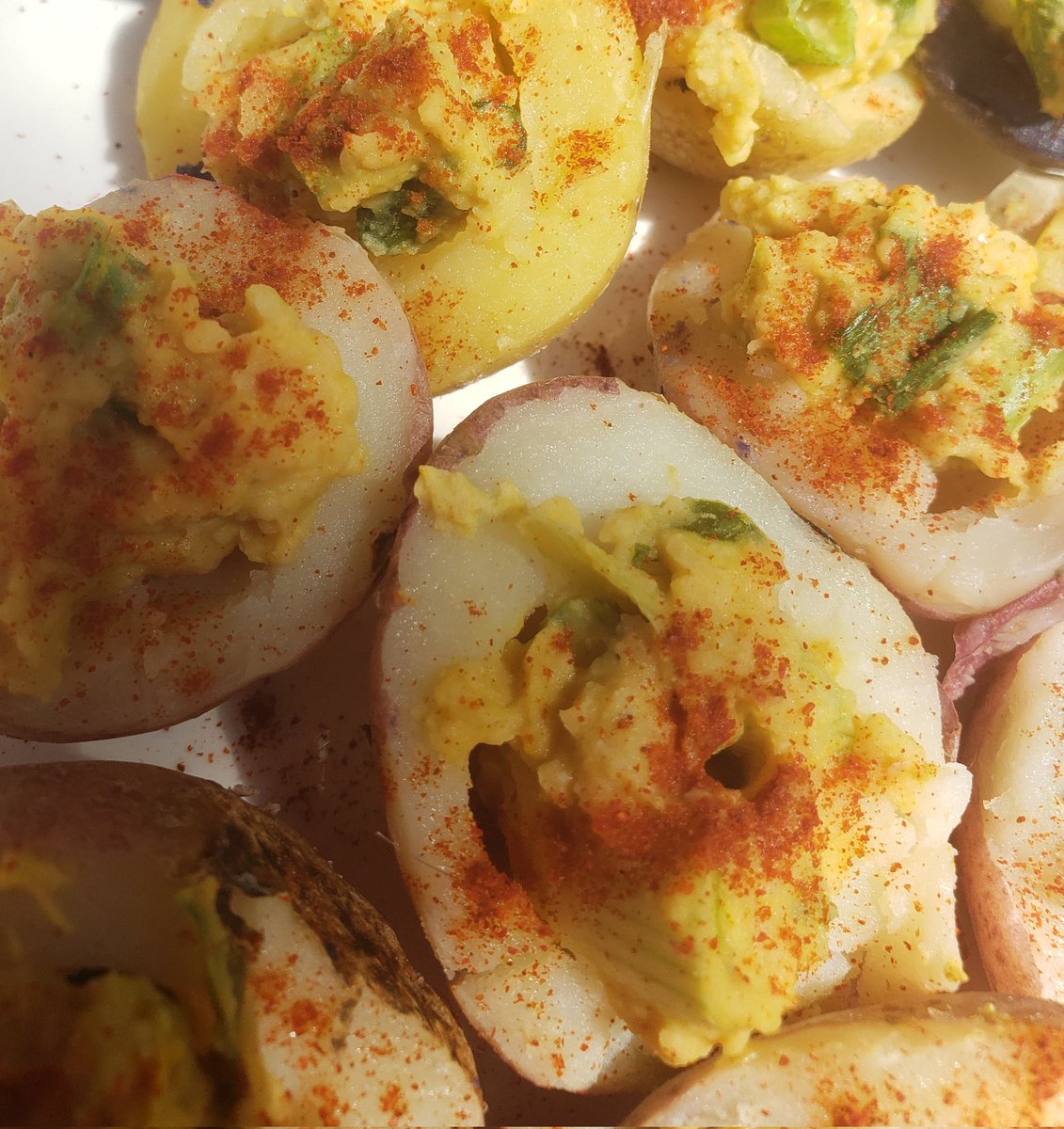 IrisRFSmith's tweet photo. Enjoyed these Deviled Potatoes for Easter lunch.  https://t.co/4sDwXYtYIe #plantbased #plantbasedweightloss #weightlossjourney #wholefoodplantbased #potatoes #eggless #happyeaster https://t.co/lpa4pgEkTV