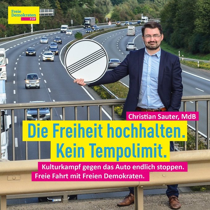 SvenHolgerWolf1's tweet photo. Welchen Sinn ergibt es, auf einer Autobahnbrücke ein Röntgenbild seines Schädels zu präsentieren? https://t.co/tHhXxaf8zL