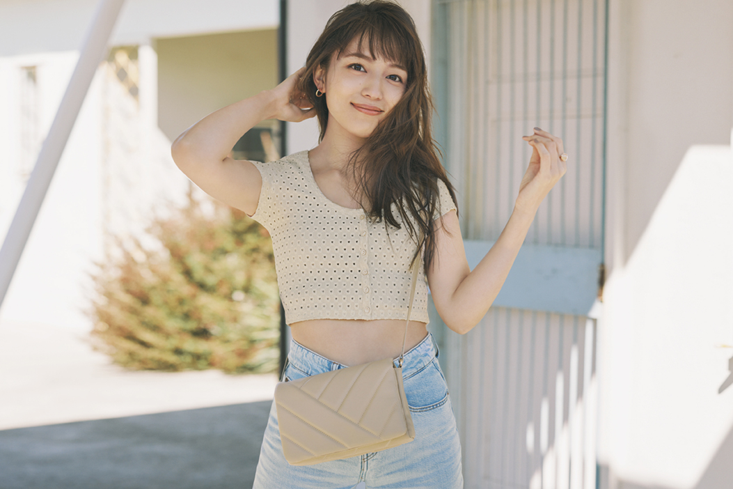 STRENDJP's tweet photo. H&amp;Mが、#川口春奈(@haruna_staff)をアンバサダーに起用したGWキャンペーンをスタート。

“エンパワーメント” をテーマにした新作GWコレクションを発売。

着用アイテムなど詳細はこちら▽
https://t.co/EdFECnwKHE

#handm 
#ファッション 
#春夏コーデ
#おしゃれさんと繋がりたい 
#自分らしく https://t.co/AmydPbjAYz