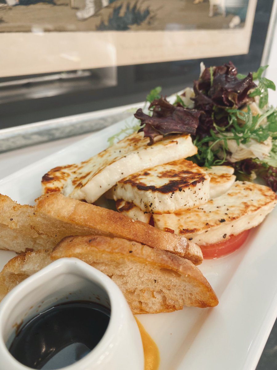GilbeysEton's tweet photo. Spring Asparagus &amp; Artichoke Salad with Halloumi 😍 Swap the Halloumi for chilli prawns or honey &amp; lemon chicken 🥗 https://t.co/QAO0zhj4Wt
