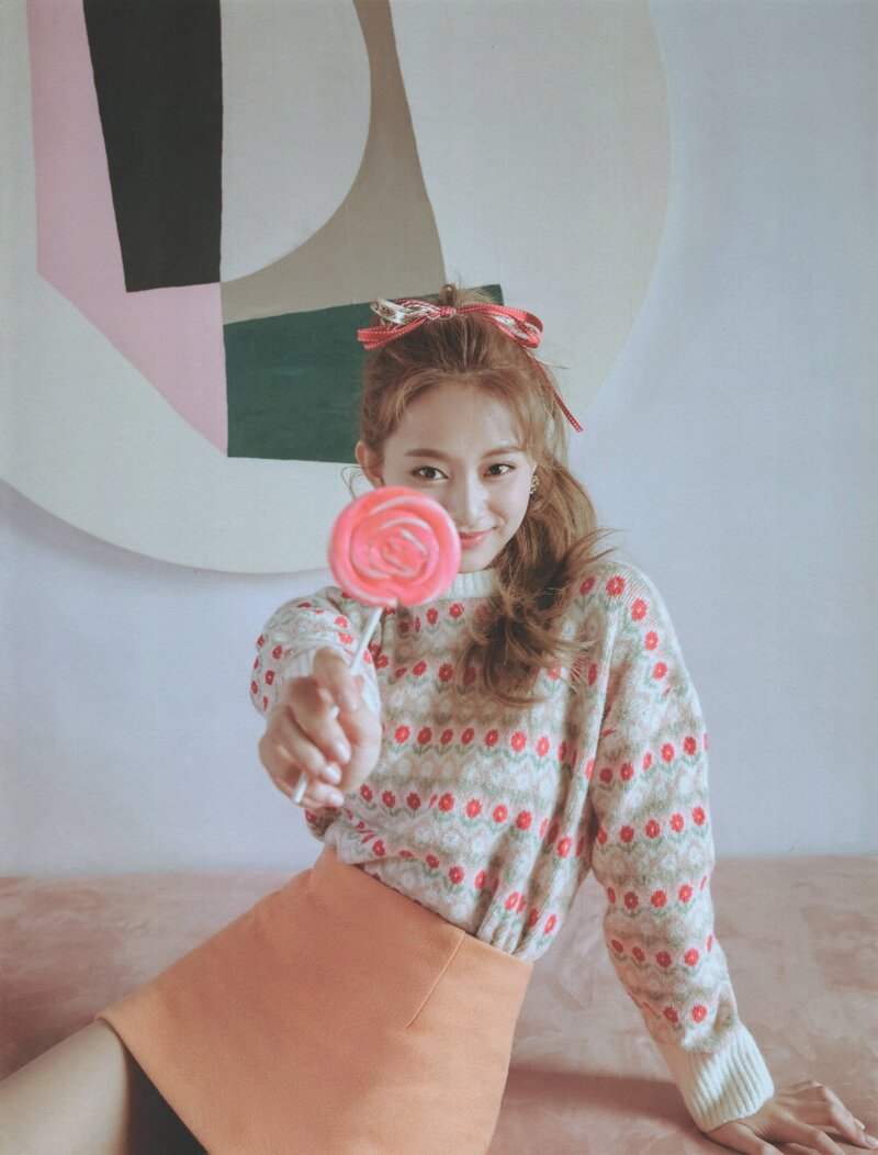 Aku akan membagikan beberapa foto hasil pemotretan sebagai hadiah untuk 𝐂𝐇𝐎𝐎𝐊𝐈𝐄𝐒 🍪 yang sudah mendukungku selama 5 tahun ini dan aku berharap kalian masih akan mendukungku hingga nanti. Terima kasih. 🍭💖