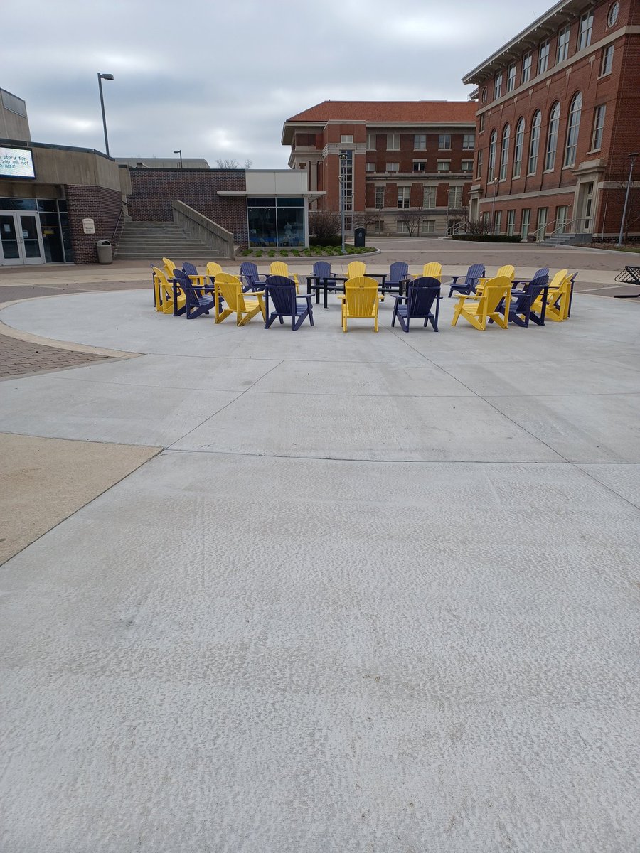 beebeefails's tweet photo. @uni_chairs https://t.co/c6vYInFcTz