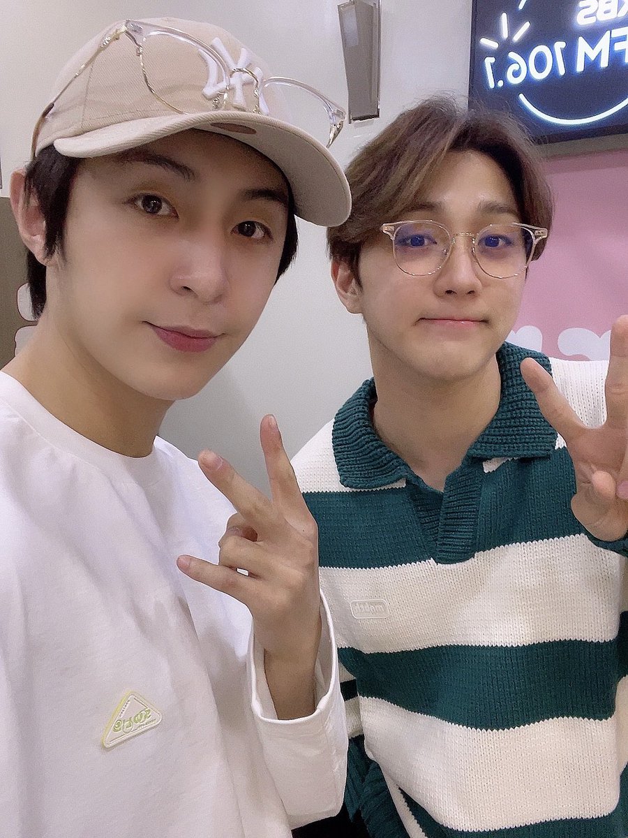 GoldenChild's tweet image. [💡] #골드니스 여러분!
잠시 후 PM 10:30
KBS Cool FM &apos;#키스더라디오&apos;
#골든차일드 #Y #주찬 이 출연합니다. 
오늘의 도전❗️골든차일드🔔가 어떨지 궁금하다면
비키라에서 확인해주세요🎉

#GoldenChild #GNCD
#최성윤 #성윤 #CHOISUNGYUN #SUNGYUN
#홍주찬 #HONGJOOCHAN #JOOCHAN