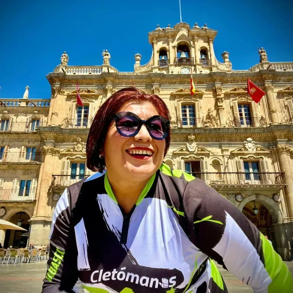 majruiz's tweet photo. Muchas gracias a nuestra Crew Member Lulu Ruiz quien nos envía estás hermosas fotos desde Ciudad Vieja de Salamanca España 🤟🏾😎🚴💄💎👠 gracias por ser parte del GRL ⚡ PWR https://t.co/UllwCPxOJa