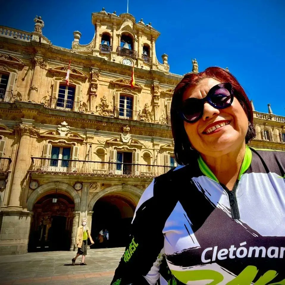 majruiz's tweet photo. Muchas gracias a nuestra Crew Member Lulu Ruiz quien nos envía estás hermosas fotos desde Ciudad Vieja de Salamanca España 🤟🏾😎🚴💄💎👠 gracias por ser parte del GRL ⚡ PWR https://t.co/UllwCPxOJa