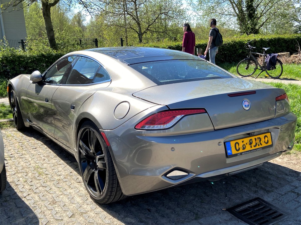 Je ziet 'm niet vaak 'in het wild': Fisker Karma, elektrisch aangedreven, stroom opgewekt door een benzinemotor. Met zonnepanelen op het dak. Tien jaar oud, maar al bijna een klassieker.
