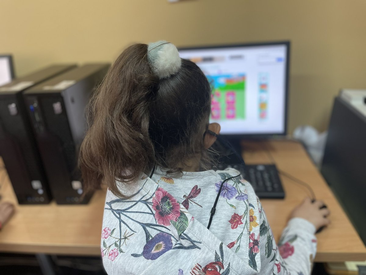 Cdtlsomiedo's tweet photo. Hoy en #SDTL #Somiedo aprendiendo con las #TIC 2* Primaria #NavegandoXlaRed #Webs #Didacticas #MolanLasTIC https://t.co/xHNHPz06bg