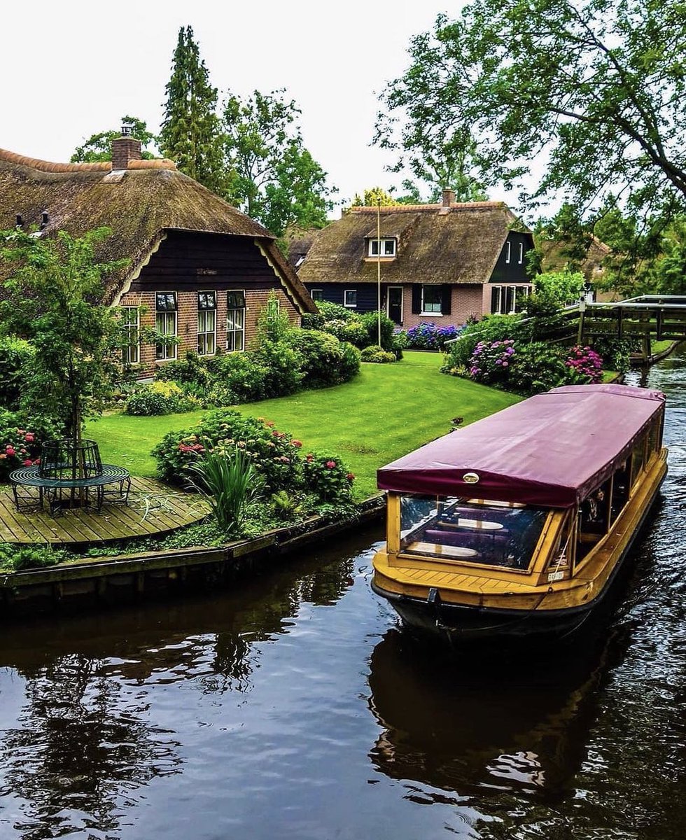 iva21r's tweet photo. Lost in Netherlands🥺🇳🇱 https://t.co/lAMoOXdcP9