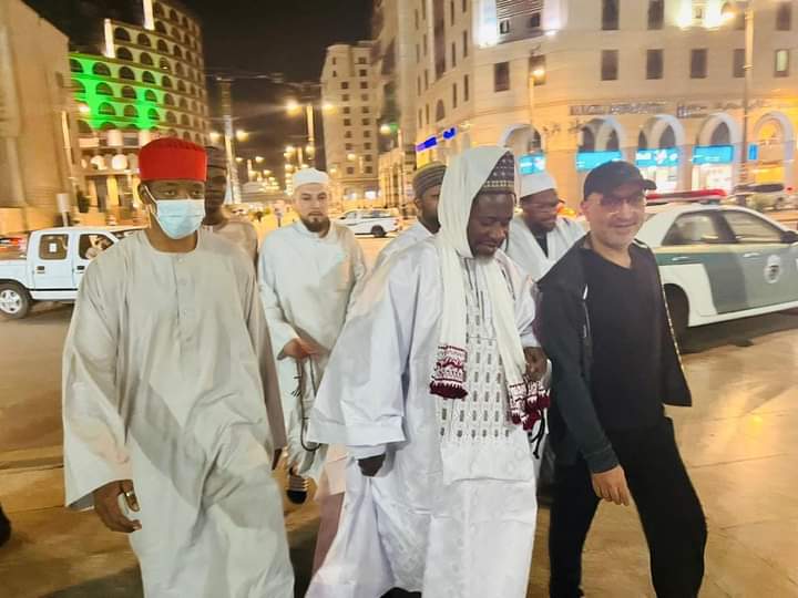 FaydaWorld's tweet photo. Sheihk Mohammed Mahy Cisse and his son, Ibrahim Cisse at Masjid Nabawiy, Madinatu Munawara.
May Allah accept our Ibadat and supplications in this month of Ramadan https://t.co/C9PRtbXNfp