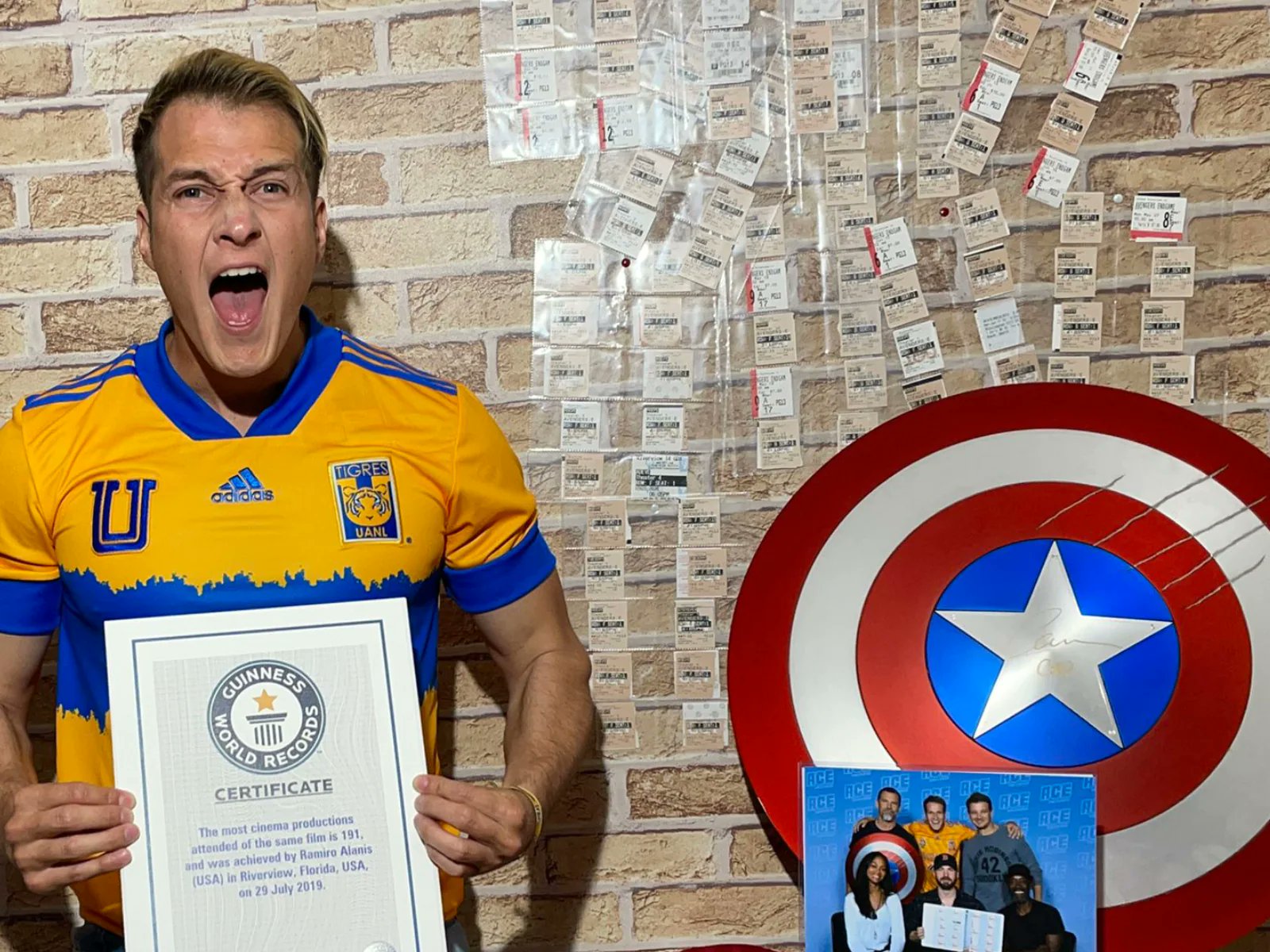 Fandom on Twitter: "Ramiro Alanis breaks Guinness World Record by seeing  'Spider-Man: No Way Home' 292 times in the theater He broke his own record  after seeing 'Avengers: Endgame' 191 times 🤯