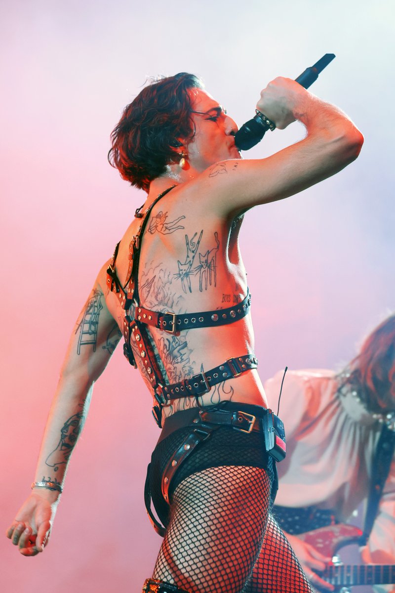 iHeartRadio's tweet photo. .@daviddamiano99 is 110% a man written by a woman... I will not be taking questions on this statement at this time. 🔥❤️ #Coachella #Coachella2022 

Listen to @thisismaneskin here: https://t.co/gKh8rOdHMY https://t.co/xtZXhyJLfj