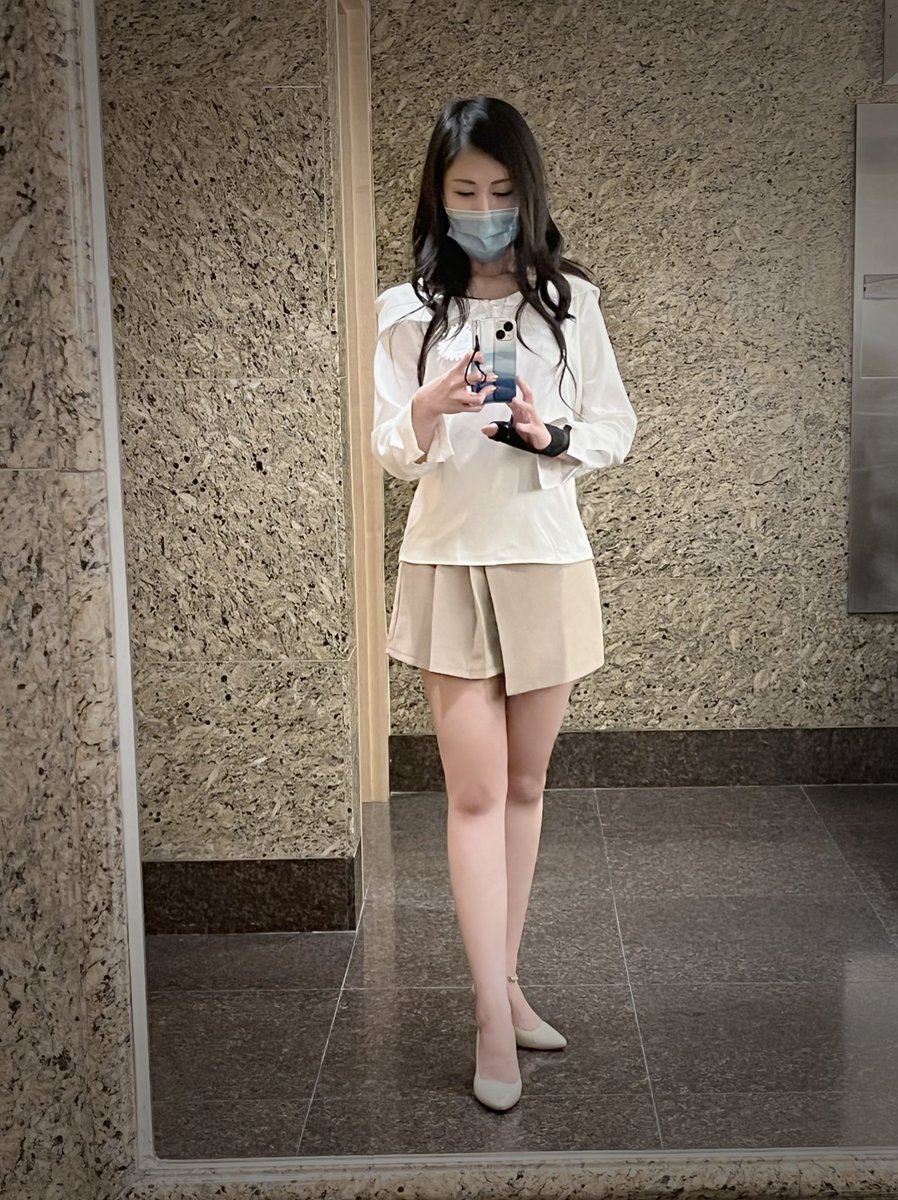 bibiany70's tweet photo. 恩...有粉絲玩推特玩到被老婆抓
老婆再來警告推主
不因該是自己老公自己管好嗎？
＃女人何苦為難女人
＃不懂這奇怪的邏輯
誠心建議
把自己照顧的漂漂亮亮的
還怕老公跑？ https://t.co/VyNDjdRjHT