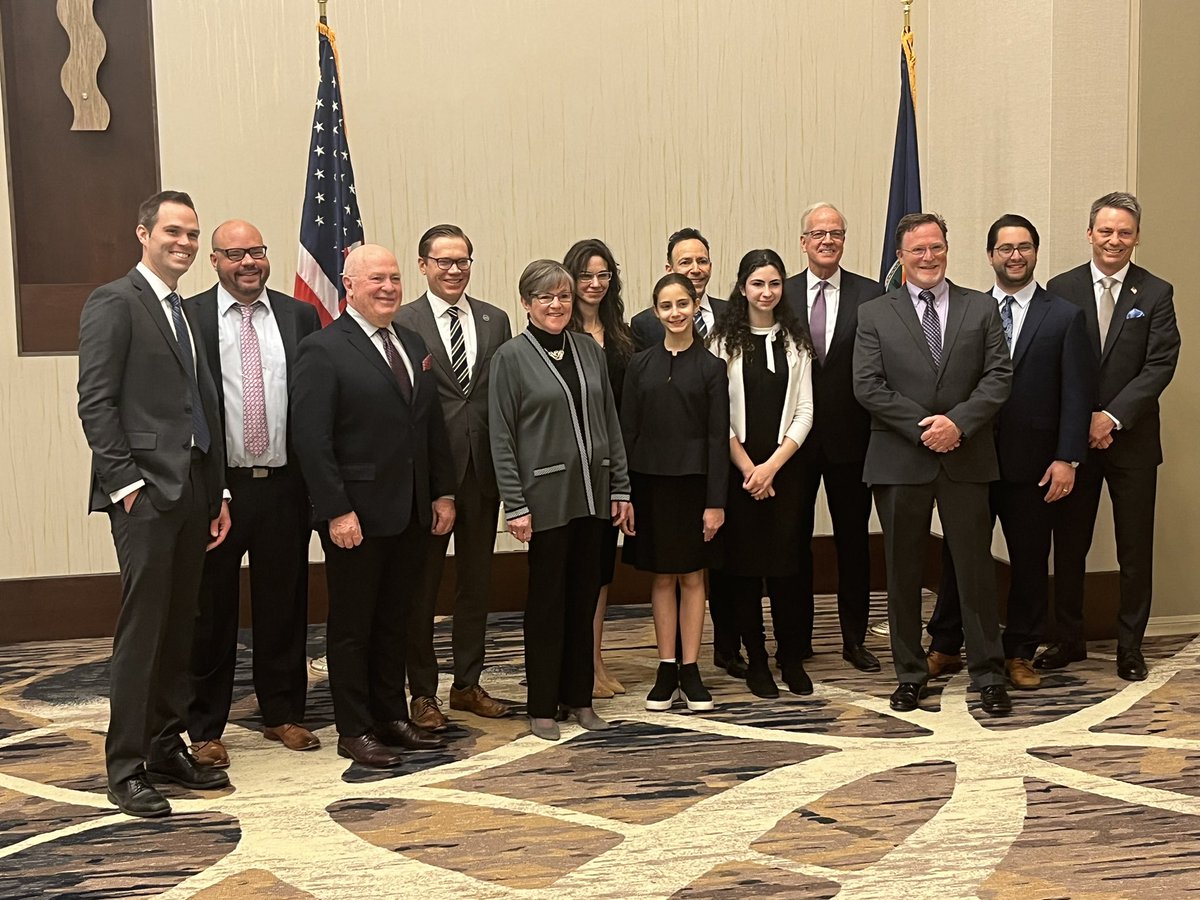 Governor Laura Kelly tweet media