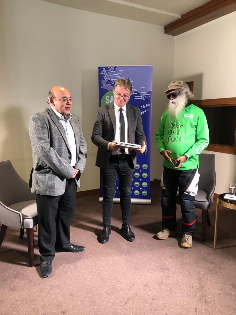 India in Serbia (@indiainserbia) on Twitter photo Ambassador joined Sadhguru who is in belgrade today as part of his Save the soil campaign.  Sadhguru also met senior officials of Ministry of Agriculture Ambassador joined Sadhguru who is in belgrade today as part of his Save the soil campaign.  Sadhguru also met senior officials of Ministry of Agriculture