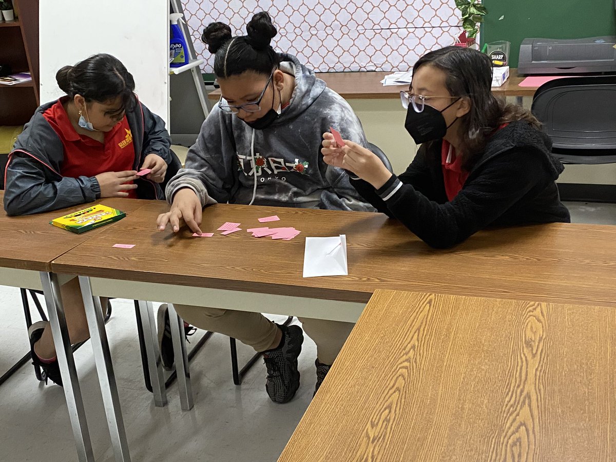 angr17's tweet image. Argumentative card sort for
Monday morning interventions at @GlenCoveElem.#shinebright #interventionsforALL