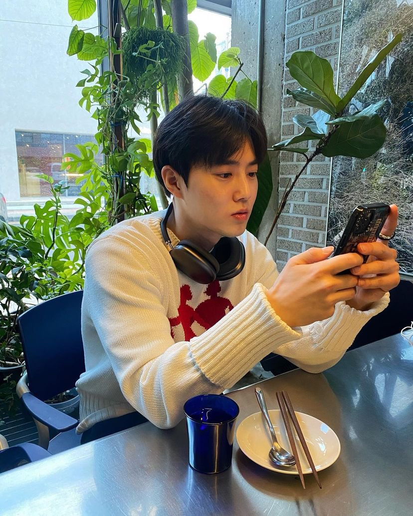 indiesh2o's tweet photo. a date with junmyeon https://t.co/5Ft8Lkgbvp