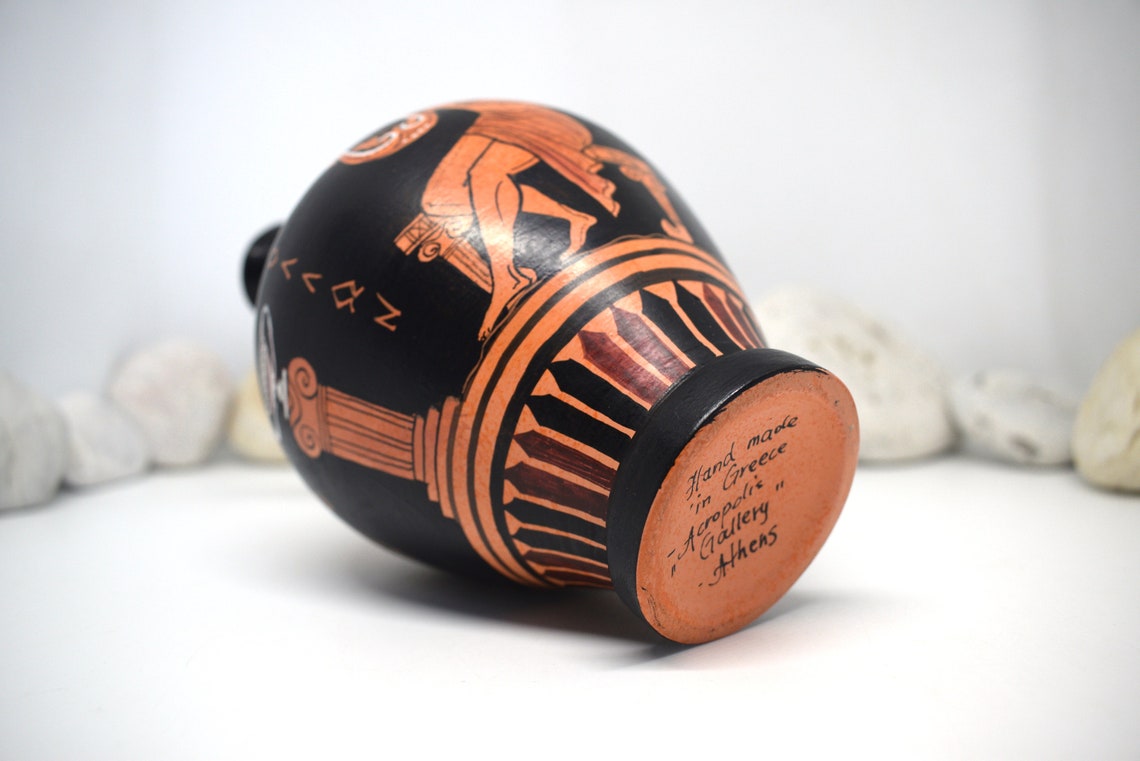 AcropolisGall's tweet photo. 🏛🏺🇬🇷This is a piece of #Greek art, handmade greek ceramic vase. A red figure vase of Classical Period adorned with #Apollo holding a lyre. 
🏛 https://t.co/qA9O65v8AN 🏺
#GreekVase #AncientGreece #GreekPottery https://t.co/lmyrW9crM6